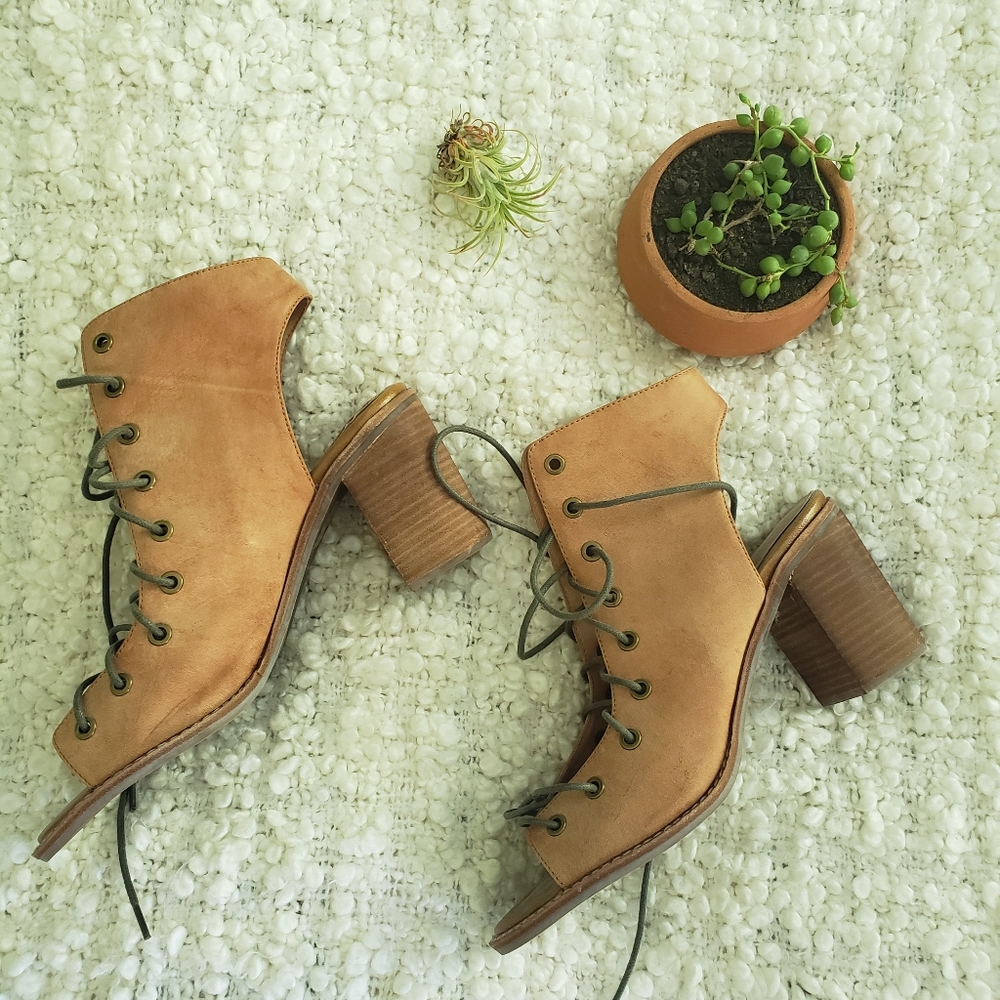 W10 Free People Heels